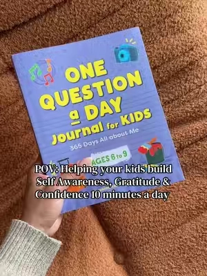 I’ve been reading one question a day from this journal to my daughters and they write it in their own journal. It’s such a great way for us to bond but also a way they can reflect within theirselves 💕 . . . #journal #journaling #journalforkids #journalprompts #journalprompt 