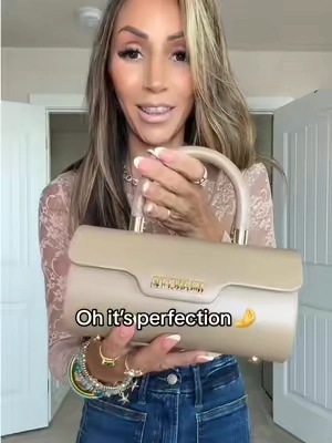 It’s such a beautiful mini handbag. 😍 makes me feel so chic 🫰