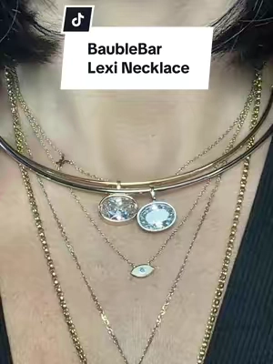 So pretty 🤩 @BaubleBar #baublebar #baublebarnecklace #layeringnecklaces 