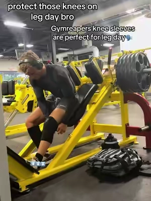 love these and the hack squat… just be careful #kneesleeves #gymreapers #gymreapersgear #legday #hacksquat 