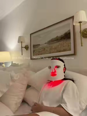 Wavytalk Red Light Therapy Mask ✨ Three light modes you guys! New chapter unlocked 😭 @wavytalkofficial #redlighttherapy #beautyhacks #skincare #skinroutine #wavytalk 
