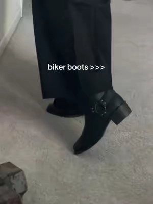 so clean #bikerboots #boots 