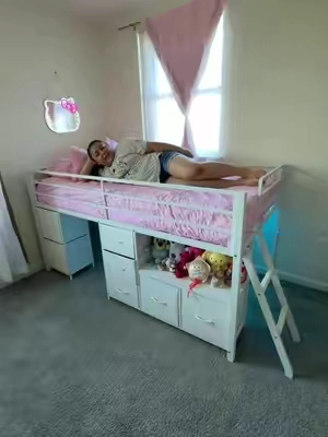 Aprovecha cada rincón del cuarto con esta cama elevada. Más espacio para organizar, estudiar y descansar, todo en un solo lugar perfecta para espacios pequeños!#loftbed #kidsroom #momlife #TikTokShopSummerSale #SummerVibes 