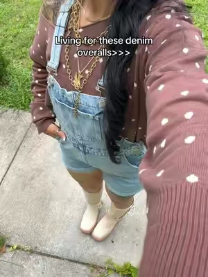 I’m 5’3 & 133 wearing a small. No stretch!