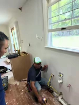 40 segundos para arreglar esta tubería, con esta herramienta te vas ahorrar mucho dinero💰💵 #plumbing 