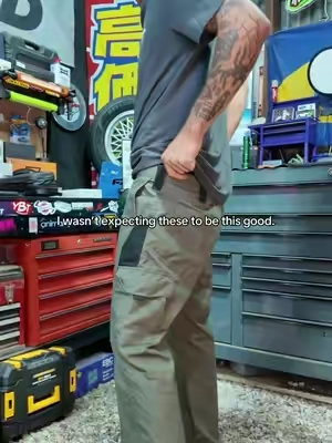 Simple work pants that just get the job done. 👌 #workpants #cargopants #workwear #bluecollar #garagelife 