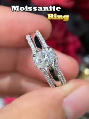 This affordable ring will be perfect for everyday wear! It looks real and is gorgeous!#delzzad #2026trend #summerlooks #bidandwin #tiktokshopsummersale #moissanitejewelry #moissanitering #ovalcutdiamond #summerjewelry #3pcs #stackingring