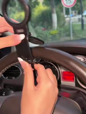 Strong Auti-Slip Magnetic Car phone Mount #phonemount #carphoneholder #magneticphoneholder #contentcreator #carphonemount 
