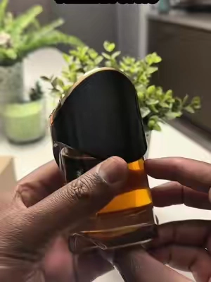 Milena by Ard Al Zaafaran es el perfume rico para mujer. Huele a elegancia a sensualidad 
