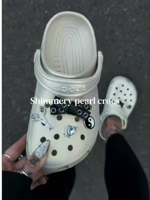 @Crocs #crocs #crocsnewarrivals #altoutfits #falloutfitinspo #clogshoes 
