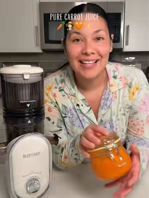 Pure Carrot Juice🥕👩🏻‍🌾 for brighter, glowy clearer looking skin✨ #carrotjuice #coldpressedjuice #juicer #glassskingoals #carrotjuicebenefits 