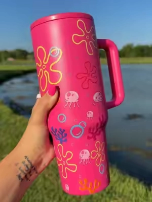 I knew this tumbler was coming home to me the SECOND I saw the design 🪼🌸 It holds 40 oz, keeps my drink cold for up to 24 hours (or hot for up to 12) & has a leak resistant straw lid! If you love cute beachy finds with a little nostalgia, this one is definitely worth checking out ☀️💗