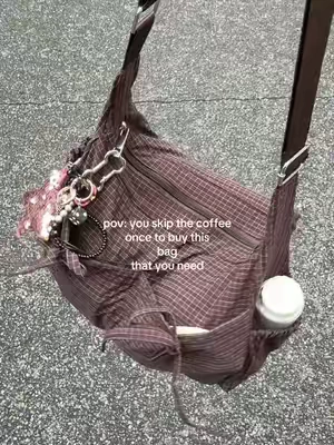This vintage style shoulderbag is everything! The size is perfect for carrying all my essentials! The material feels high-quality #workbag #unibag #totebags #purse #bag 