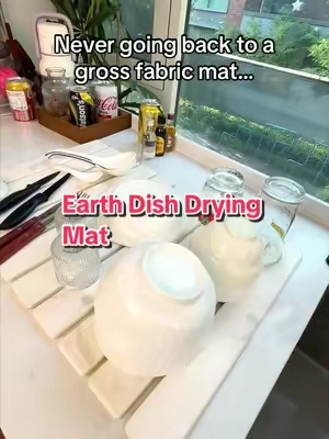 This diatomaceous drying mat beats fabric and rubber ones. It’s more antibacterial, fast-drying and just works so well. #kitchen #drying #dishes #kitchengadgets #CleanTok 