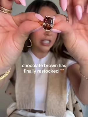 The Taylor cocktail ring has finally restocked in the stunning chocolate brown 🤎🤎🤎 #cocktailring #ringstack #goldjewelry #jewelrystack #nontarnishjewelry 