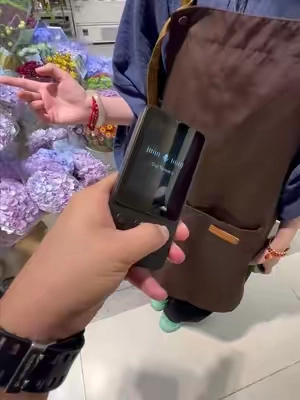 You can travel abroad without learning a foreign language! This small translator supports offline translation. It is very suitable for carrying when traveling abroad#translator #translate #translation #LanguageLearning #BusinessTools 