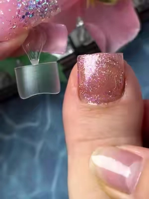 Who needs drama when you can have princess vibes? 👸🏻✨TC #nail #pressonnails #fry #toenail #glitter 