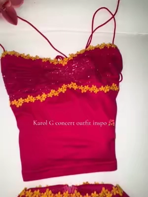 The perfect two piece set for her concert. I sized down to an XS for a tighter fit, weigh 140lb. The waist part  doesn’t strech because of the flower sharing that is not strechy. The skirt it’s self is really strechy, even the top is strechy 🌺 #karolg #tropicoqueta #tropicalvibes #summeroutfit #concertoutfit 