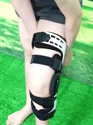 Looking for better knee support? Start here 👀 #KneeBrace #KneeSupport #MobilitySupport #ActiveLifestyle #tiktokmademebuyit 