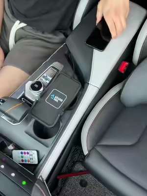 ⚡️🚗Simplemente coloque su teléfono para cargarlo: esta alfombrilla inalámbrica antideslizante se carga automáticamente mientras conduce, ¡sin complicaciones! #charger #carcharger #fastcharger #phonecharger #caraccessories