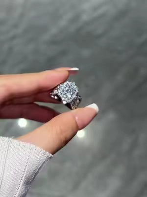#rings #engagementring #travelring #jewelry #giftguide 