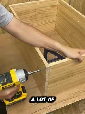 Heavy-duty 90° locking for serious woodworking. 60% OFF. #cornerclamp #woodtok #woodworkingtools #cornerclampsforwoodworking #SYYKTTD