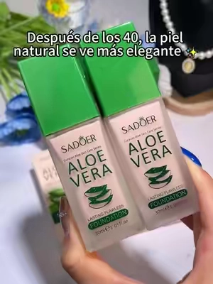 Después de cierta edad, la piel ya no necesita capas de maquillaje pesado. 🤍Esta base con aloe se convirtió en mi favorita porque es ligera, hidratante y se integra perfectamente con mi piel. #BaseDeMaquillaje #BaseConAloe #MaquillajeNatural #BaseLigera #BeautyHacks