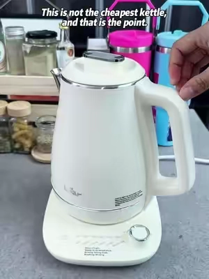 Parece premium y además permite elegir entre seis temperaturas. Lo mejor es que ahora resulta mucho más fácil de conseguir. Revisa la oferta actual.#KitchenUpgrade #Hervidor #ControlDeTemperatura #CocinaBonita #TikTokMadeMeBuyIt