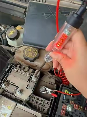 Encuentra el fusible quemado de tu carro en 10 segundos. Antes perdías tiempo sacándolos uno por uno. Con este probador: luz + 12V = bueno, sin luz = quemado. #ProbadorDeFusibles #10Segundos #DiagnósticoEléctrico #TallerEnCasa #accesoriosparaauto 