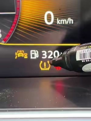 This is a tire cap that can monitor tire pressure#driver #tips #shopping #car #carknowledge 