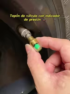¡Reemplaza tus actuales tapones de válvula por unos con sistema de monitoreo de presión incorporado! 🚗🔴🟢  #caraccessories #cardriving #tips #carknowledge #driving