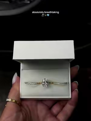 the wedding ring set of my dreams ☁️ @Maxine Jewelry #ovaldiamond #engagementring #weddingring #diamondring #weddingringset 