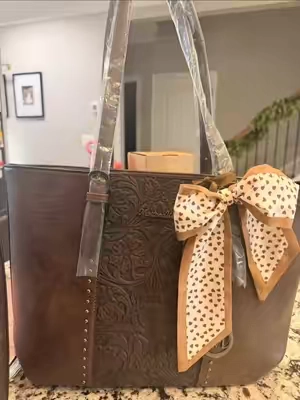 One of my favorite bags of all time and you’re getting a second bag for free! #MontanaWest #ToteBag #concealedcarry #WomensBag #Purse