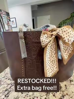 One of my favorite bags of all time and you’re getting a second bag for free! #MontanaWest #ToteBag #concealedcarry #WomensBag #Purse @Rustic Charm Bootic 