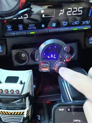 Tomar las curvas en la montaña con buena música es otra cosa, y este mini adaptador mantiene el audio súper estable sin cables molestos #autos #carreras #automovilismo #coches #modificaciones