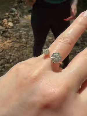 Prettiest ring I’ve ever seen #moissanite #moissanitering 