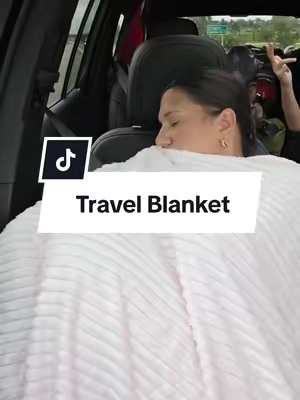 cold, cozy girl travel essential! zip it up so it doesn't get dirty 🙌🏼 @PAVILIA  #travelessentials #travelblanket #traveltok #travelnecessities 