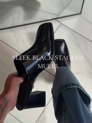The perfect pair of shoes transitioning into boot season 🖤 #comfortableshoes #shoesearch #fallshoes #womensshoes #mules 
