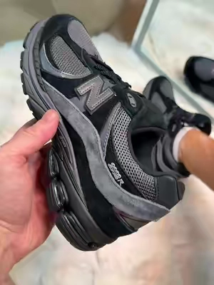 New Balance is climbing the charts with this one. So insanely comfortable and unique. 🔥🔥🔥#tiktokshopbacktoschool #tiktokshopcreatorpicks #newbalance #newbalance2002r #shoes 