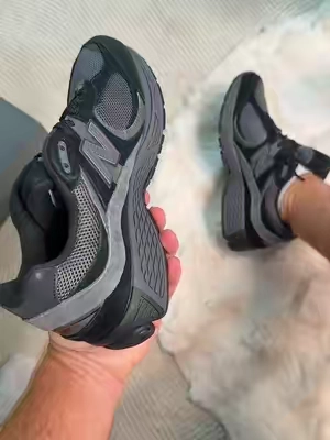 New Balance is climbing the charts with this one. So insanely comfortable and unique. 🔥🔥🔥#tiktokshopbacktoschool #tiktokshopcreatorpicks #newbalance #newbalance2002r #shoes 