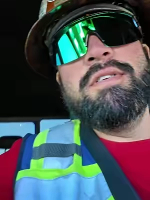 #TikTokMadeMeBuyIt #constructionlife #safetyglasses #safety @Bomber Eyewear 