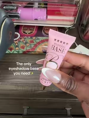 Playing in eyeshadow again and the blend on this base was SO good 😍