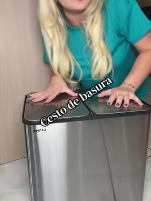 Este basurero me encantó! 😍 Tiene 30L de capacidad y dos compartimentos de 15L, perfectos para separar la basura y el reciclaje sin tener que usar dos botes diferentes. 🗑️♻️ Es de acero inoxidable, tiene pedales para abrirlo sin tocar la tapa y su diseño moderno queda súper bonito en la cocina. 🤍 📍Si vives en Estados Unidos, puedes encontrarlo en mi carrito de compras. #TikTokShopCreator #KitchenFinds #HomeFinds #KitchenOrganization #Garvee