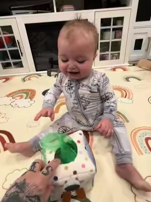 The best sensory tissue toy! #babytoys #tissuebox #screenfreeplay #sensorytoy #backtoschoolshopping 