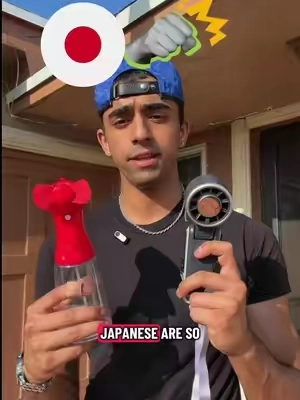 not going to a theme park without it #portable #portablefan #coolingfan #travelhacks #themepark 