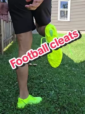 @Under Armour mens football cleats #tiktokshopbacktoschool #titokshopcreatorpicks #tiktokshopbacktoschool #creatoricons #tiktokshopblackfriday 
