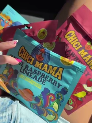 If you love dried mango but want something a little more fun, these are coated in delicious fruity flavors and they’re seriously so addictive 🍓🍋🫐🥭 #chicimama #driedmango #snacktok #healthiersnacks #foodfinds 