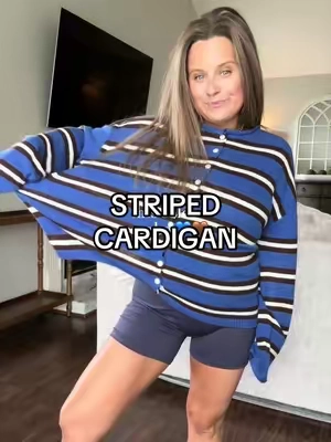 I can’t get over this color combo 👏🏻 #cardigan #stripedsweater #fallfashiontrends #outfitinspo #lookforless 
