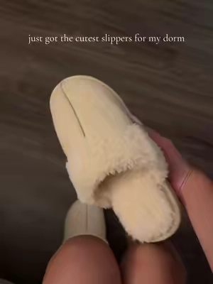 #fuzzyslides#houseslippers#dormessentials#comfyfootwear#uggseason  