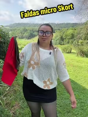 Respuesta a @Jasmin Contreras Faldas micro Skort son súper gruesas, no se te transparenta comprimen parte del abdomen y quedan súper perfectas para combinarla con ley en botas o tenis. Hay en diferentes colores diferentes tallas y en diferentes paquetes de diferentes unidades #faldas #micro #skort #skortoutfit #outfitinspo